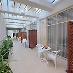 Nelia Gardens 4*
