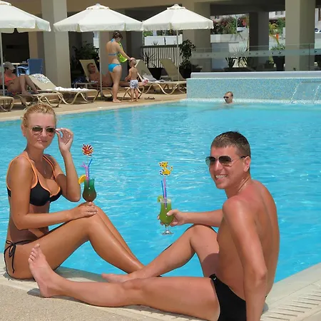 Hotell Nelia Gardens