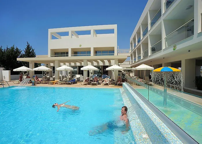 Hotell Nelia Gardens 4*