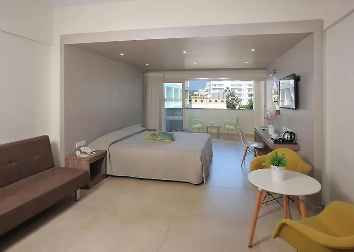 Nelia Gardens Hotell