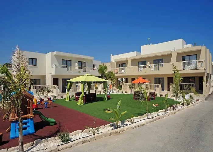 Hotell Nelia Gardens 4*