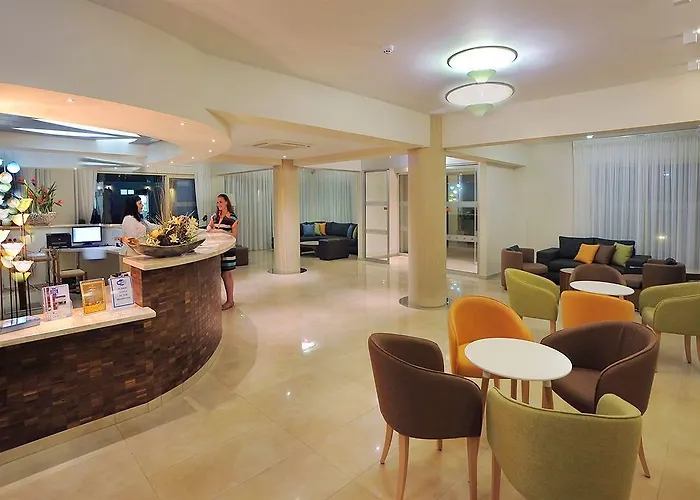 Nelia Gardens Hotell