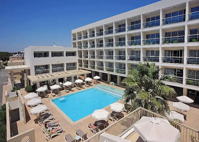 Hotell Nelia Gardens 4*