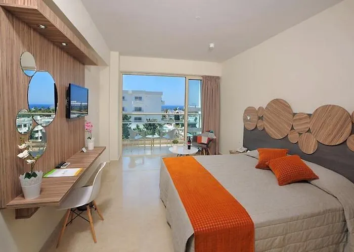 Nelia Gardens Hotell 4*