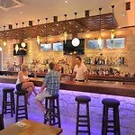 Nelia Gardens 4*