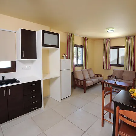 Nelia Gardens 4*