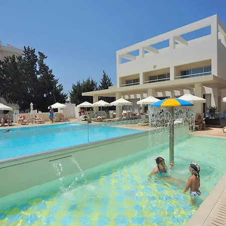 Nelia Gardens 4* Айя-Напа