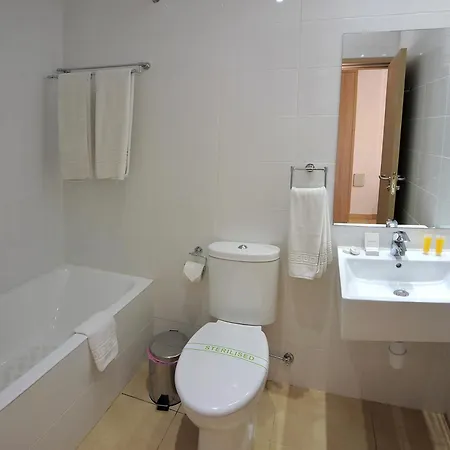 Nelia Gardens Hotell 4*