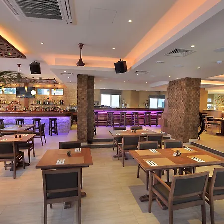 Nelia Gardens 4*