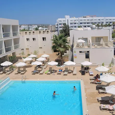Nelia Gardens 4*