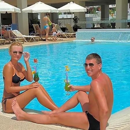 Nelia Gardens 4*