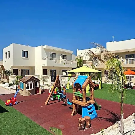 Nelia Gardens Ajía Nápa