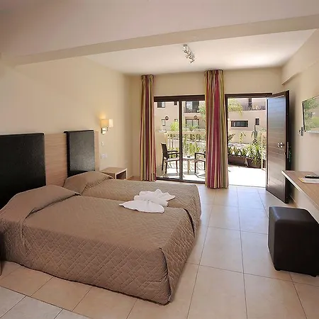 Отель Nelia Gardens 4*