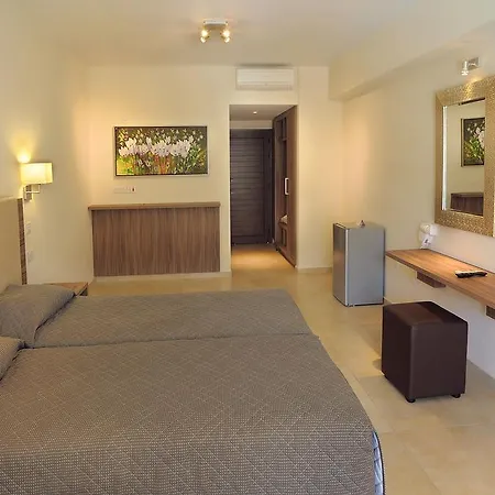 Nelia Gardens Отель