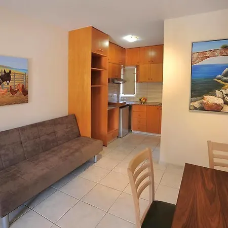 Nelia Gardens 4*