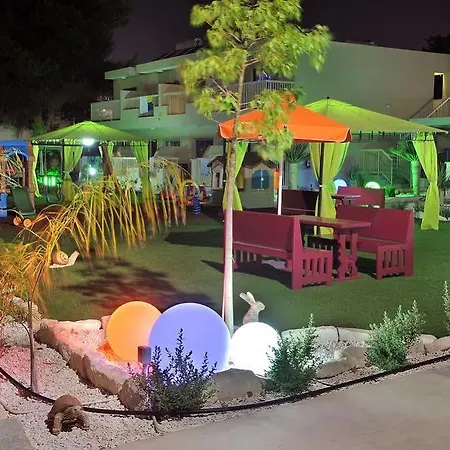 Nelia Gardens Отель 4*