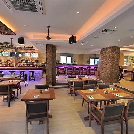 Nelia Gardens 4*
