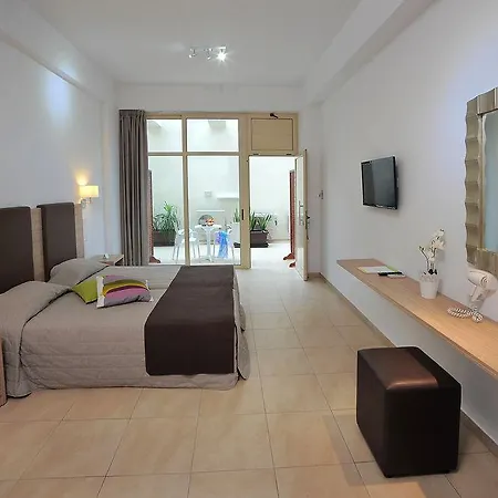 Отель Nelia Gardens 4*