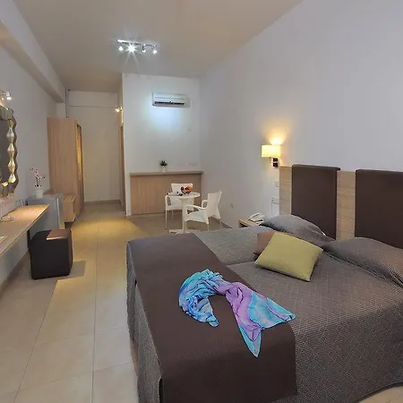 Отель Nelia Gardens 4*