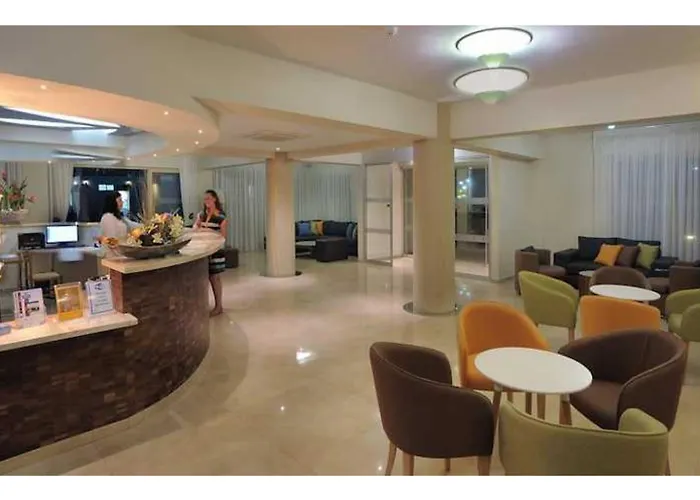 Nelia Gardens Otel Aya Napa