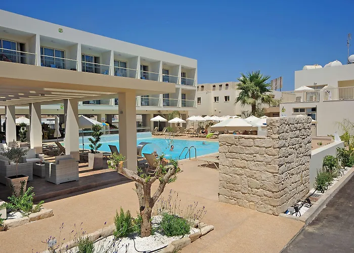 Otel Nelia Gardens 4*