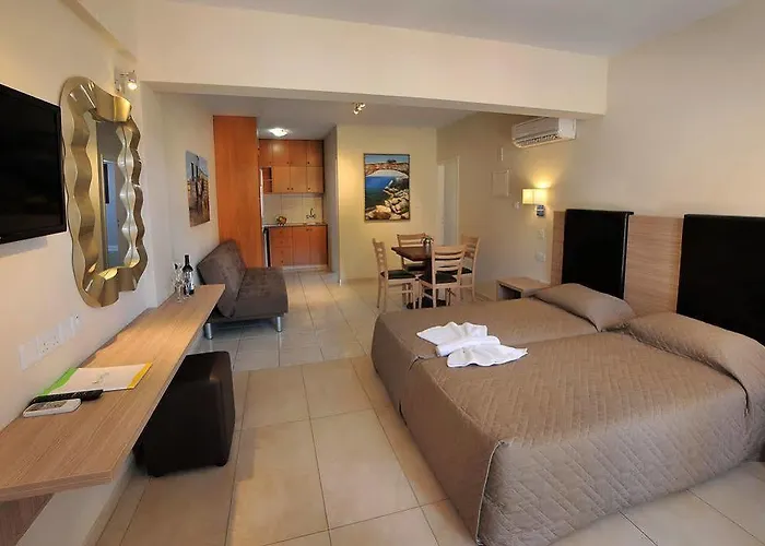 Otel Nelia Gardens 4*