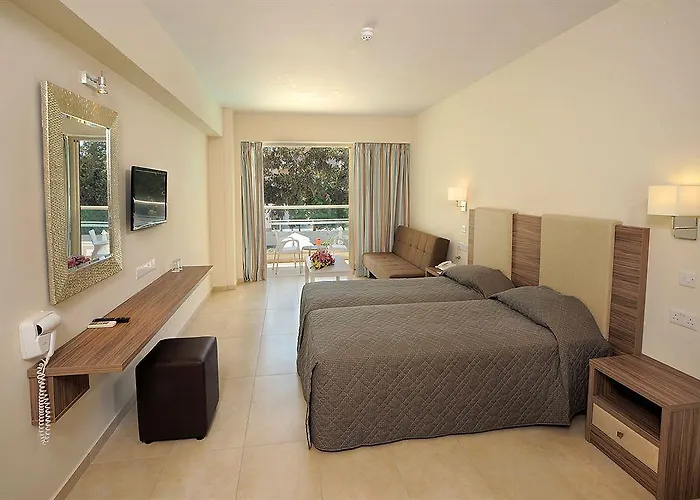 Otel Nelia Gardens Aya Napa