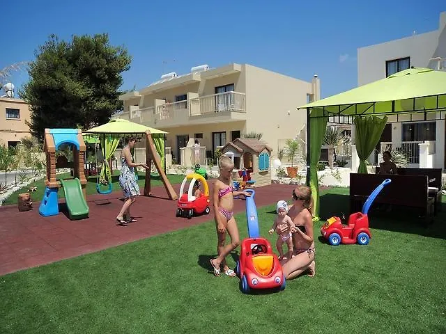 Nelia Gardens Otel Aya Napa