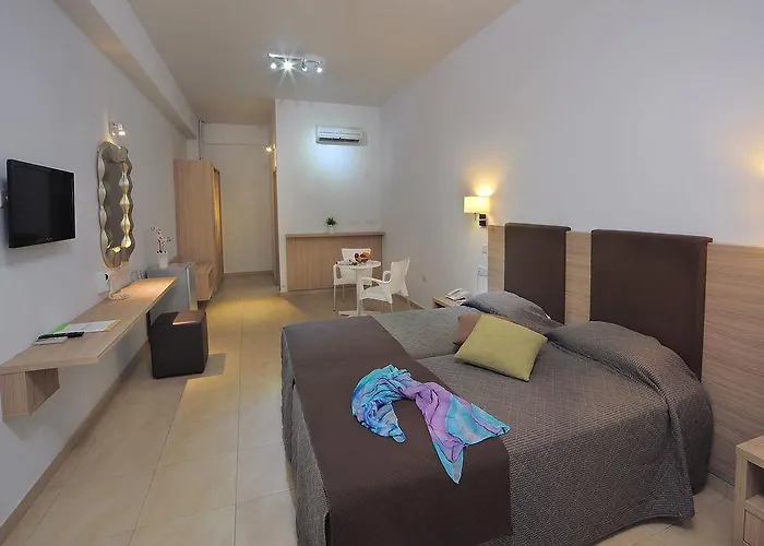 Otel Nelia Gardens 4*