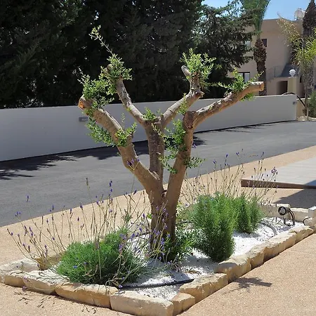 Nelia Gardens Hotel 4*